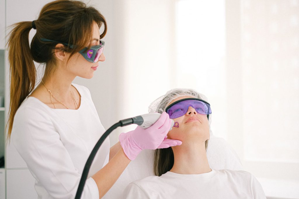 Tratamiento láser realizado en clínica estética